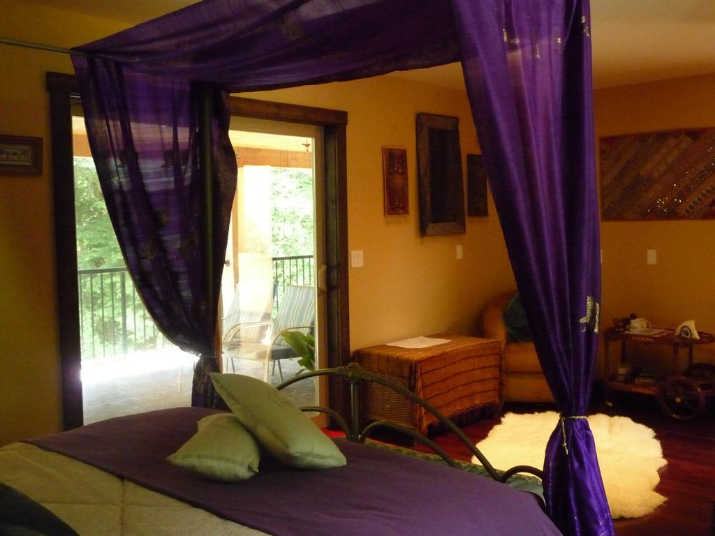 Davis Brook Retreat Bed and Breakfast Sechelt Εξωτερικό φωτογραφία