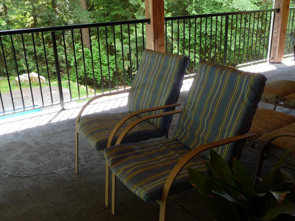 Davis Brook Retreat Bed and Breakfast Sechelt Εξωτερικό φωτογραφία