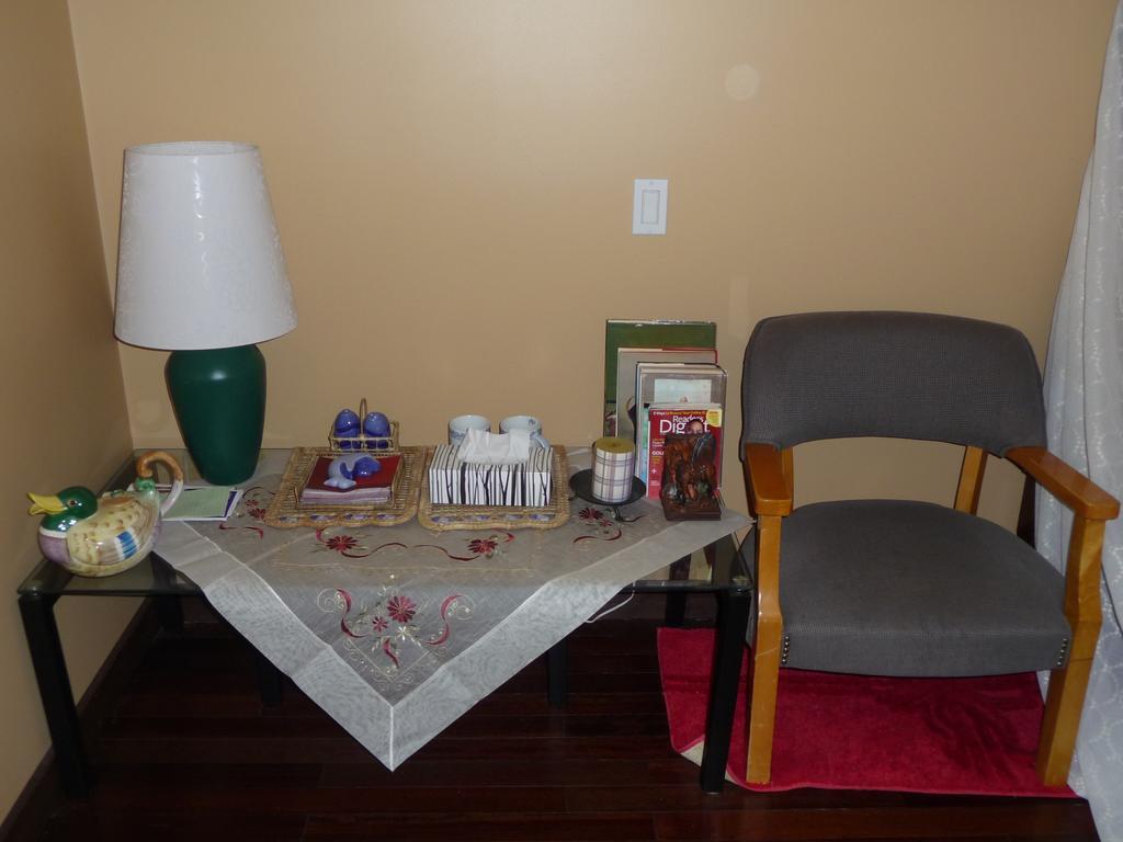 Davis Brook Retreat Bed and Breakfast Sechelt Εξωτερικό φωτογραφία