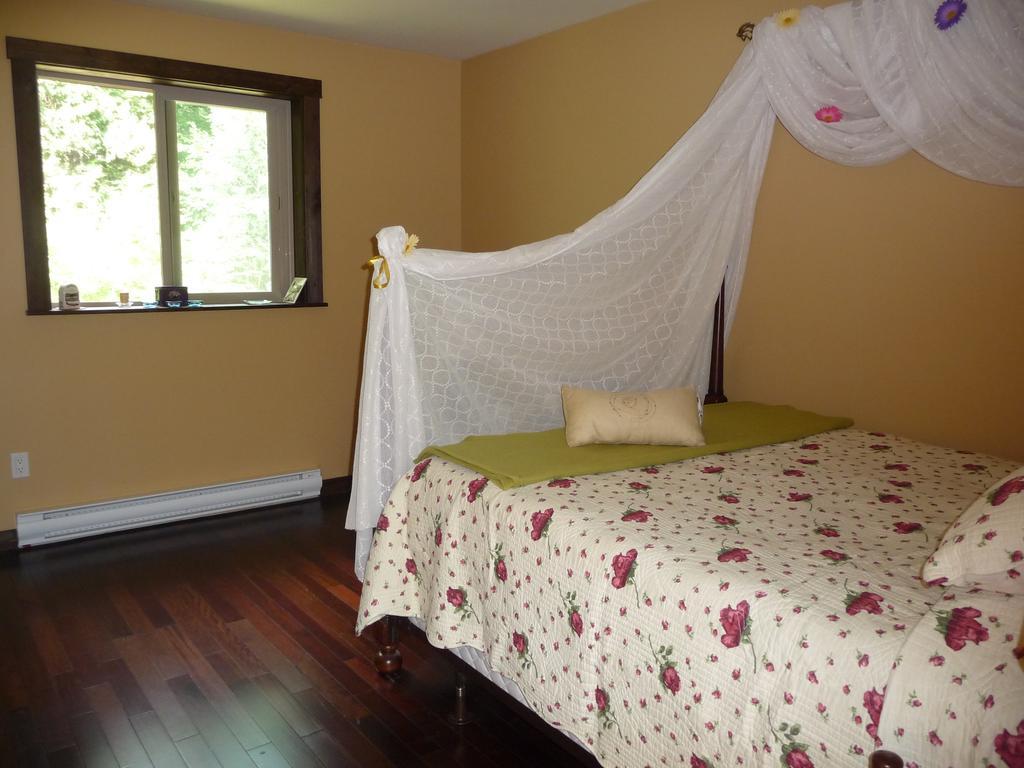 Davis Brook Retreat Bed and Breakfast Sechelt Εξωτερικό φωτογραφία
