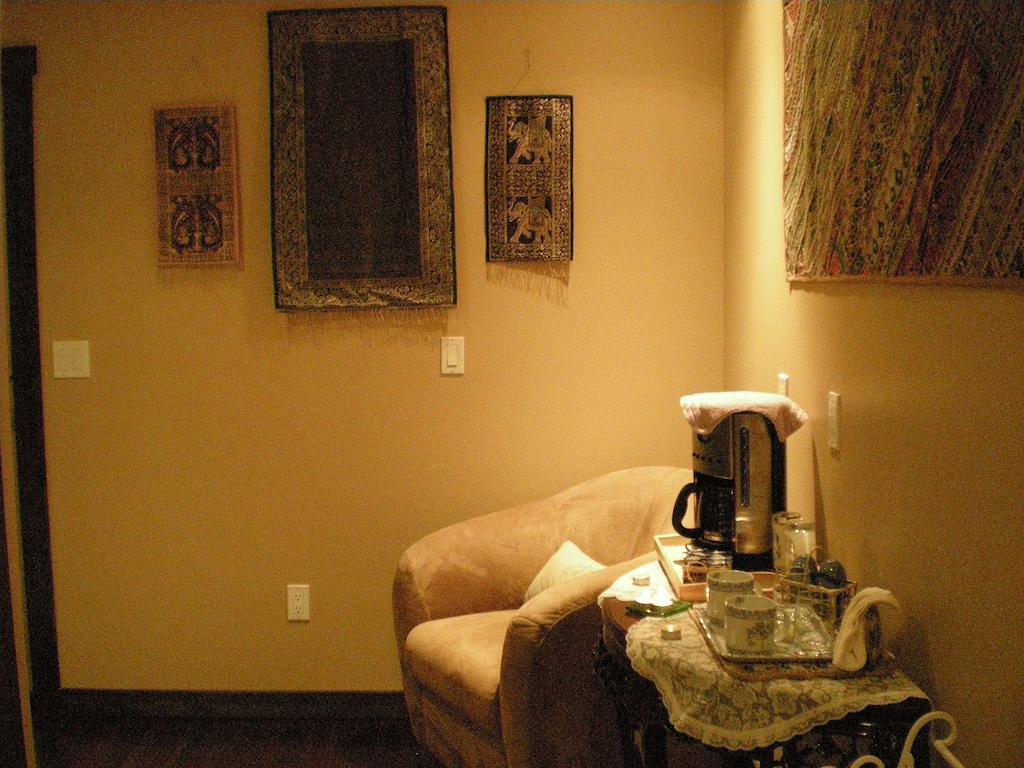 Davis Brook Retreat Bed and Breakfast Sechelt Εξωτερικό φωτογραφία