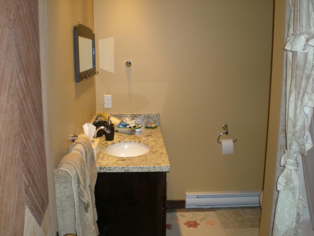 Davis Brook Retreat Bed and Breakfast Sechelt Δωμάτιο φωτογραφία