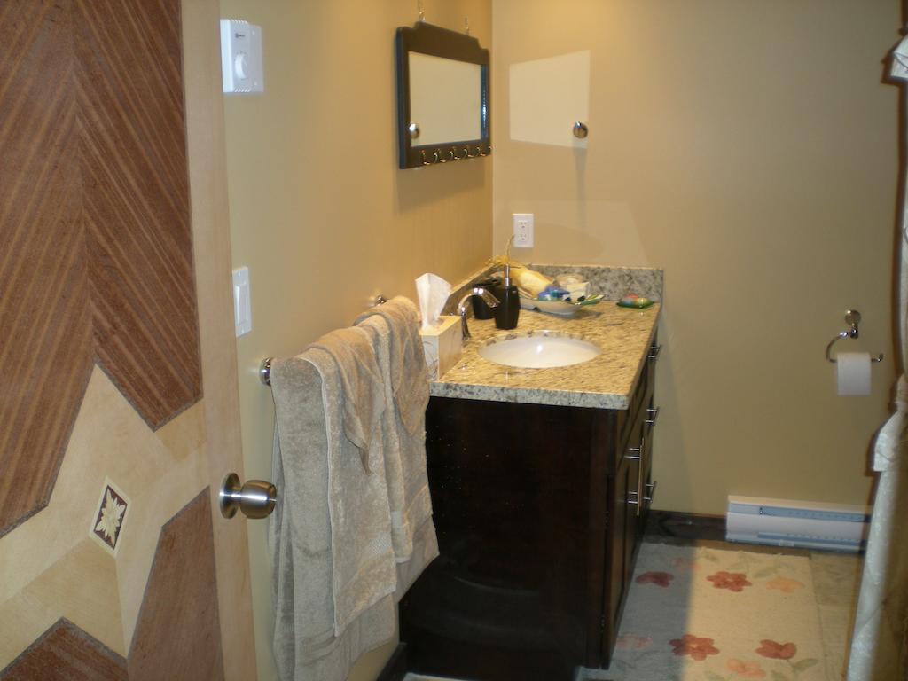 Davis Brook Retreat Bed and Breakfast Sechelt Εξωτερικό φωτογραφία