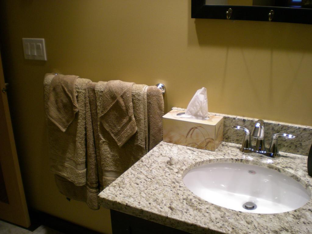 Davis Brook Retreat Bed and Breakfast Sechelt Δωμάτιο φωτογραφία