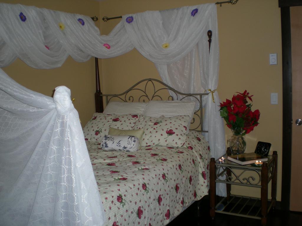 Davis Brook Retreat Bed and Breakfast Sechelt Εξωτερικό φωτογραφία
