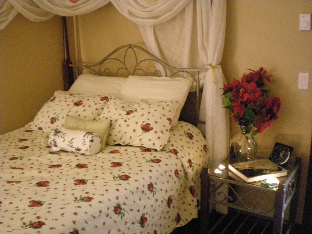 Davis Brook Retreat Bed and Breakfast Sechelt Δωμάτιο φωτογραφία