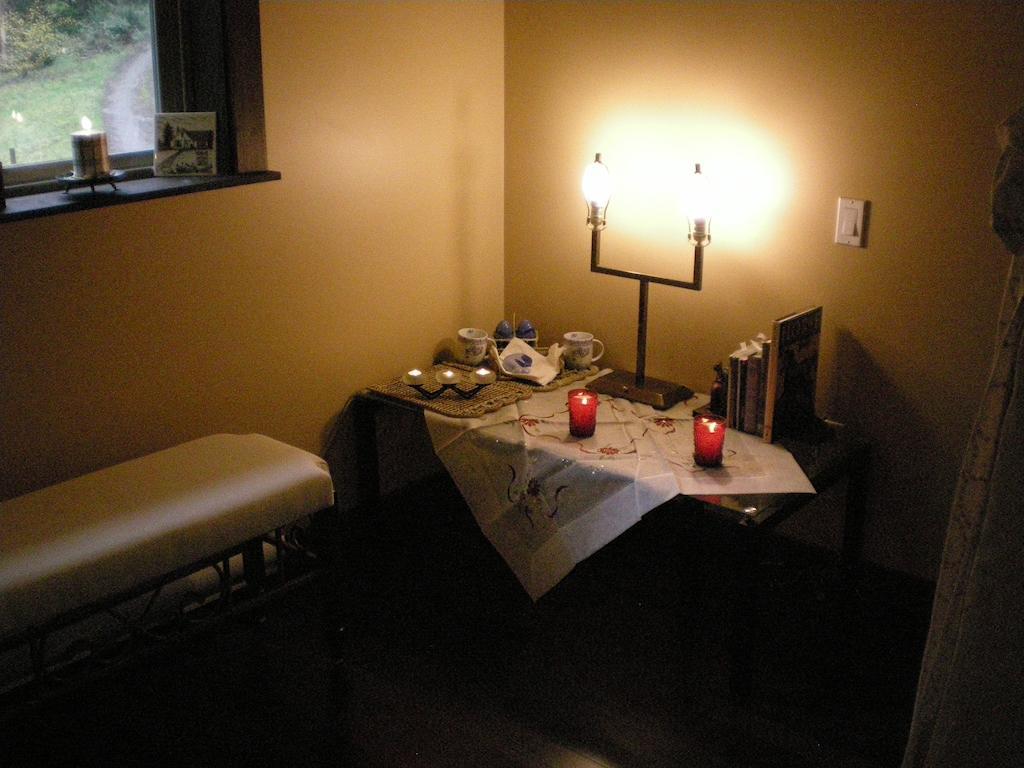 Davis Brook Retreat Bed and Breakfast Sechelt Δωμάτιο φωτογραφία