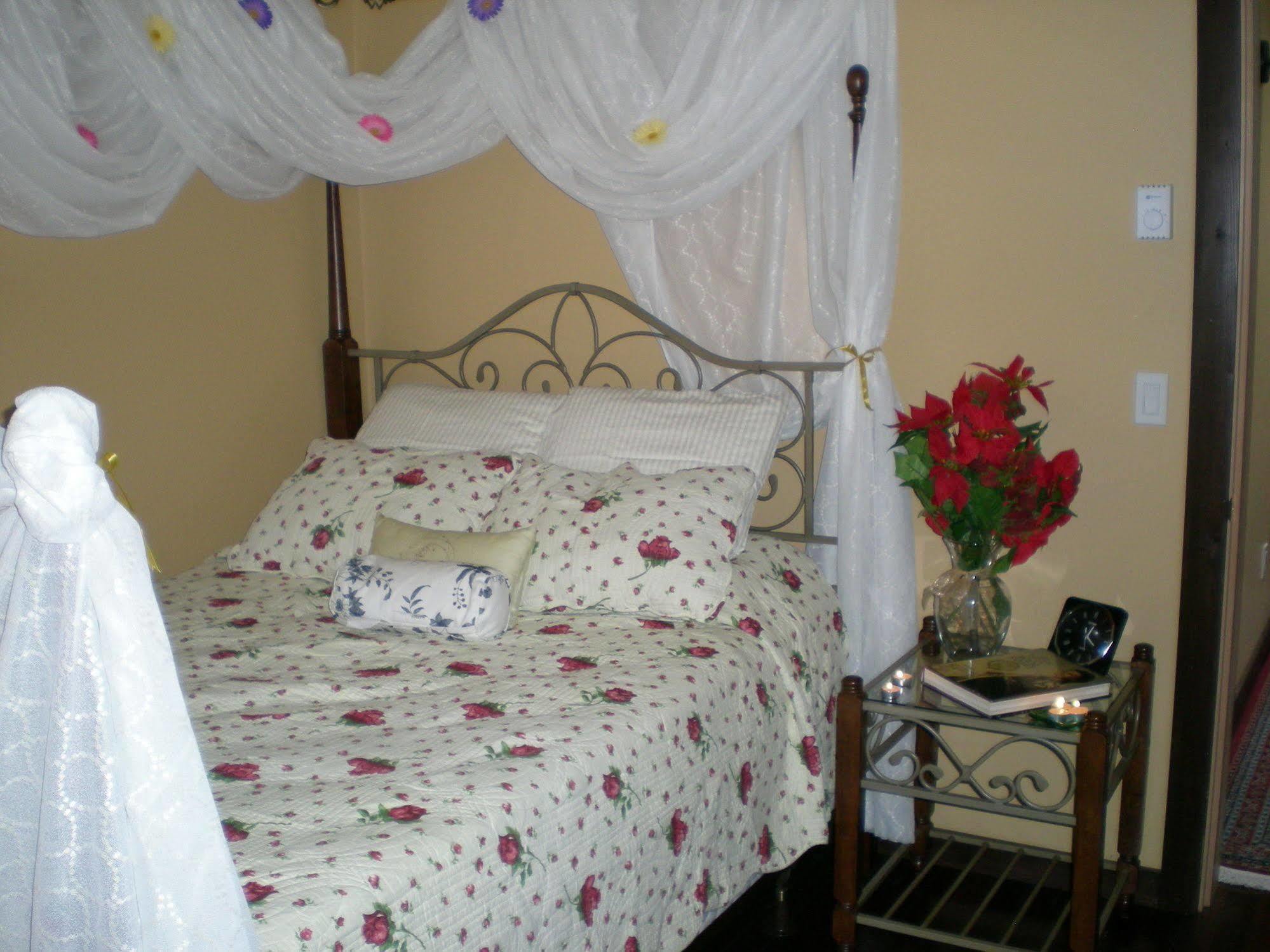 Davis Brook Retreat Bed and Breakfast Sechelt Εξωτερικό φωτογραφία