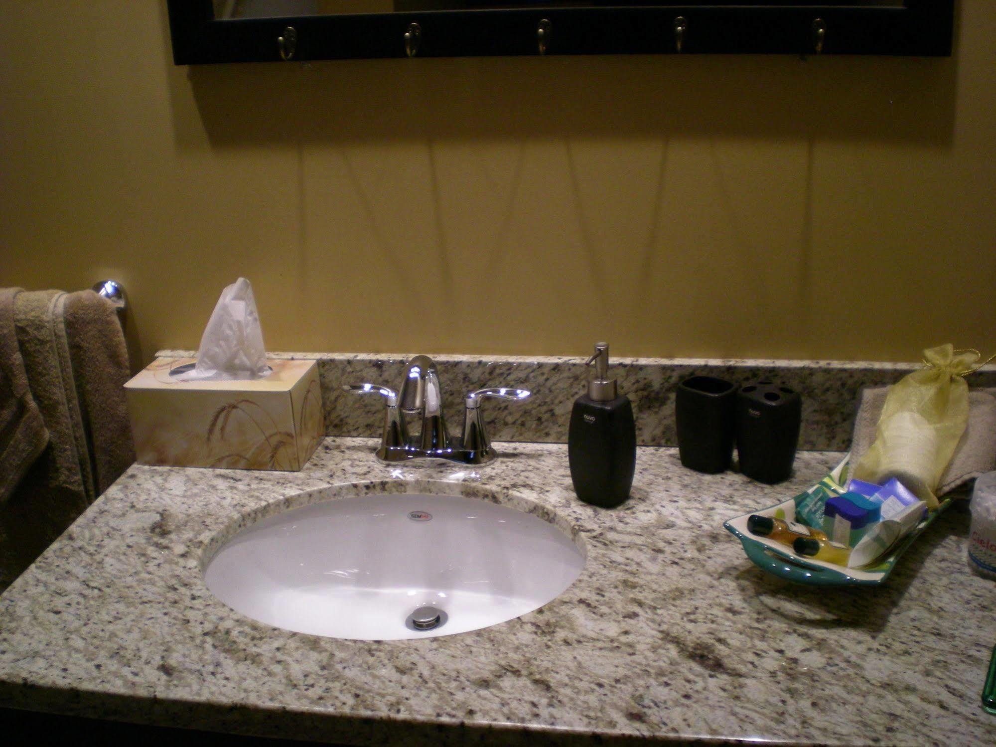Davis Brook Retreat Bed and Breakfast Sechelt Εξωτερικό φωτογραφία