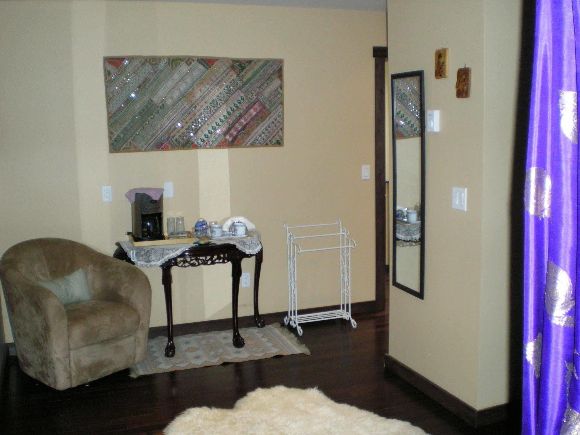 Davis Brook Retreat Bed and Breakfast Sechelt Εξωτερικό φωτογραφία