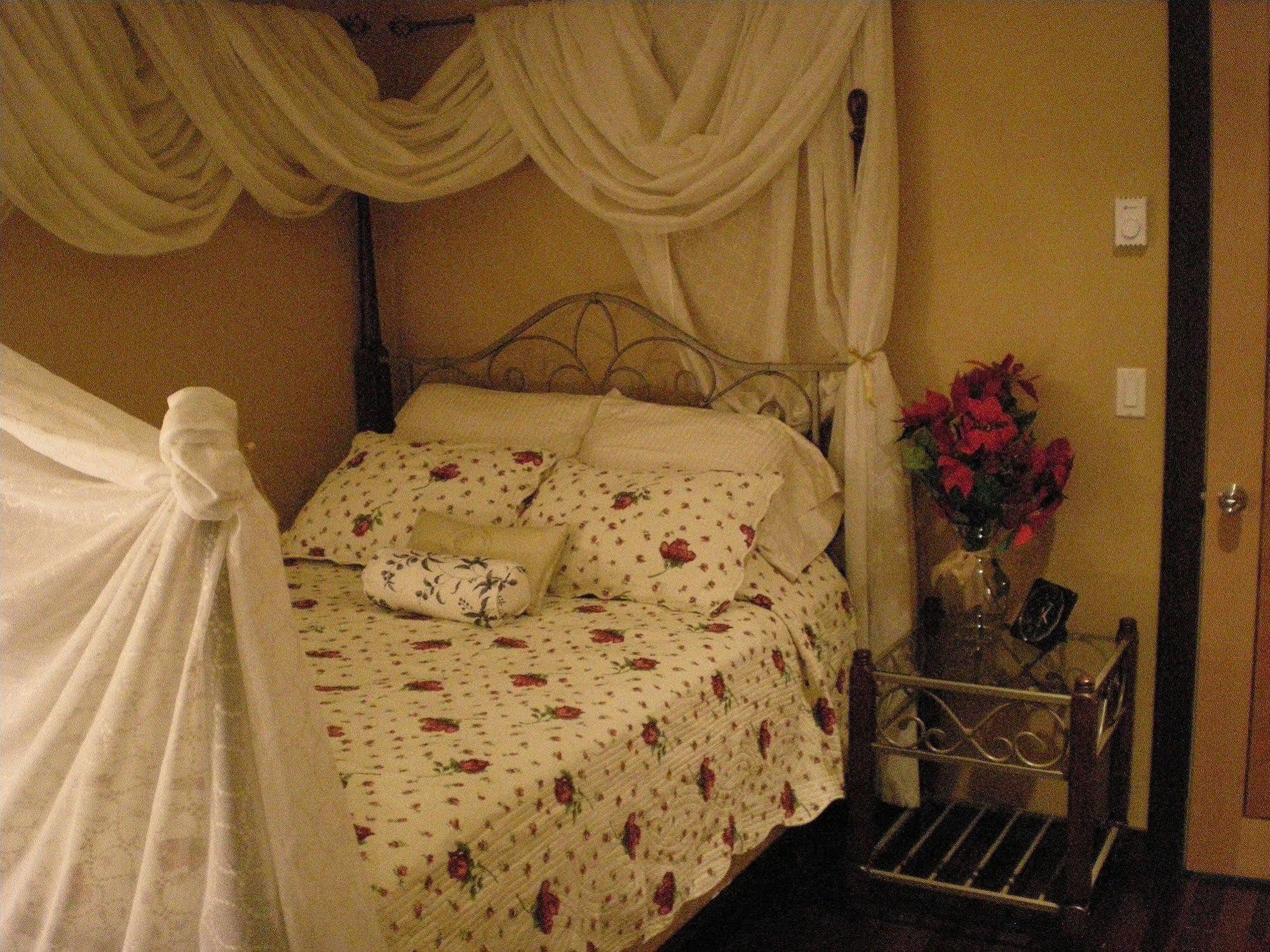 Davis Brook Retreat Bed and Breakfast Sechelt Εξωτερικό φωτογραφία