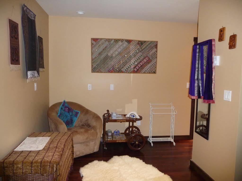 Davis Brook Retreat Bed and Breakfast Sechelt Εξωτερικό φωτογραφία